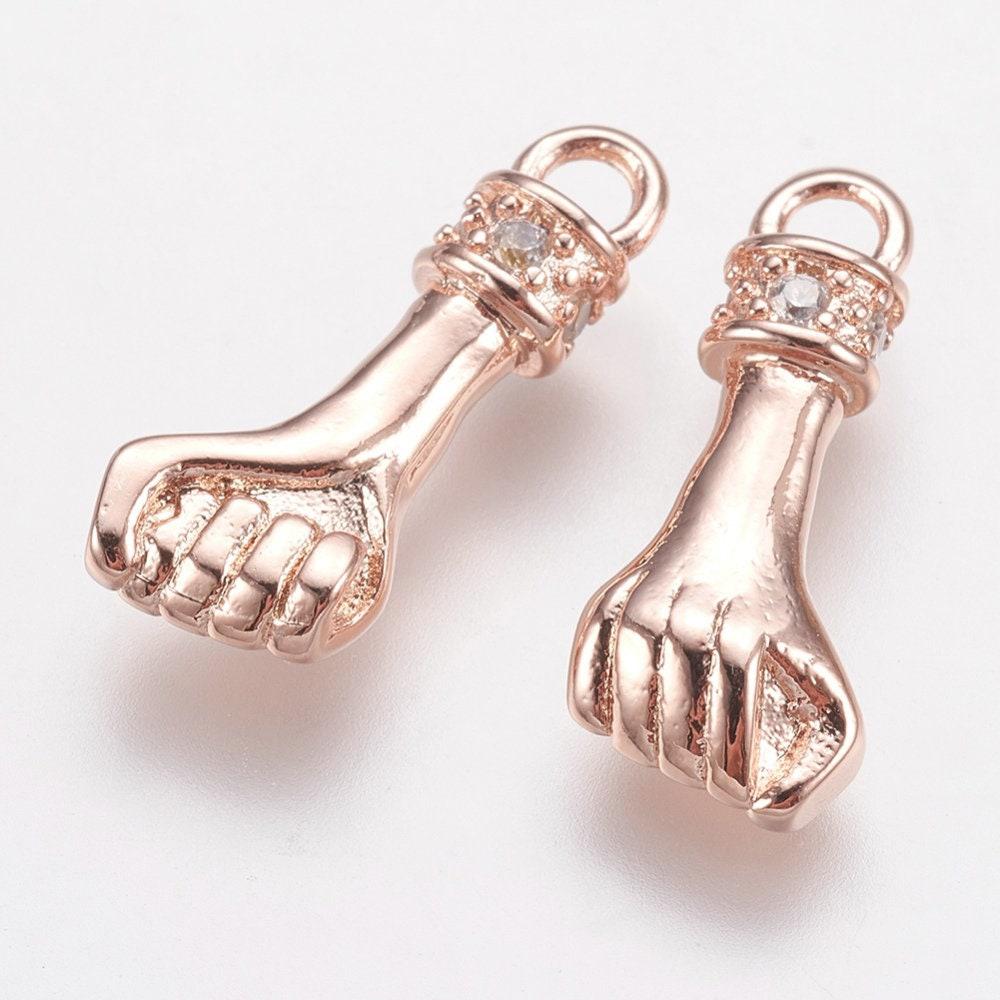 EP-Breloque main poing laiton or rose 18k cristal zircon, x1 G4470