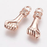 EP-Breloque main poing laiton or rose 18k cristal zircon, x1 G4470