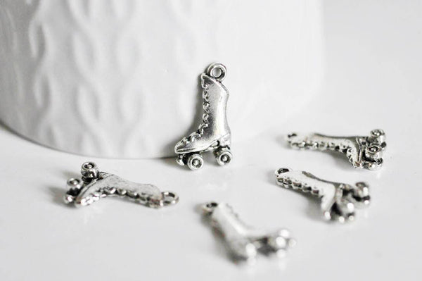 EP Breloques roller argent tibétain,fournitures créatives,argent tibétain,patin à roulettes, breloque argent, création bijoux, x 5,G2403