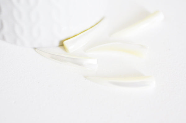 EP-Corne nacre blanche naturelle percé 33-38mm, x 2 (G2678)