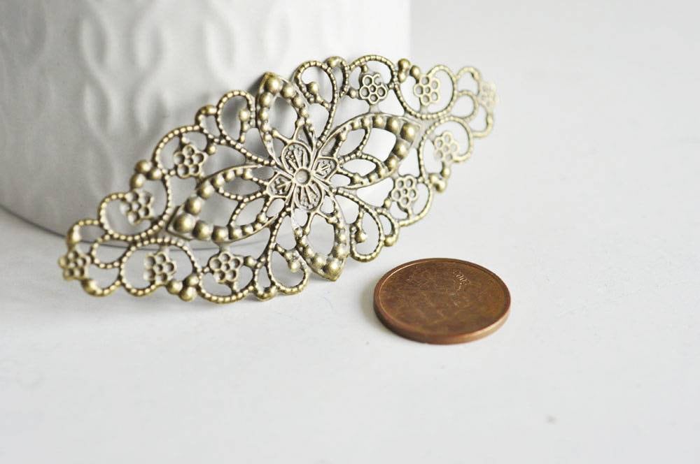 EP Pendentif Estampe fleur filigrane bronze, fourniture créatives, charm dentelle , pendentif bronze,81mm