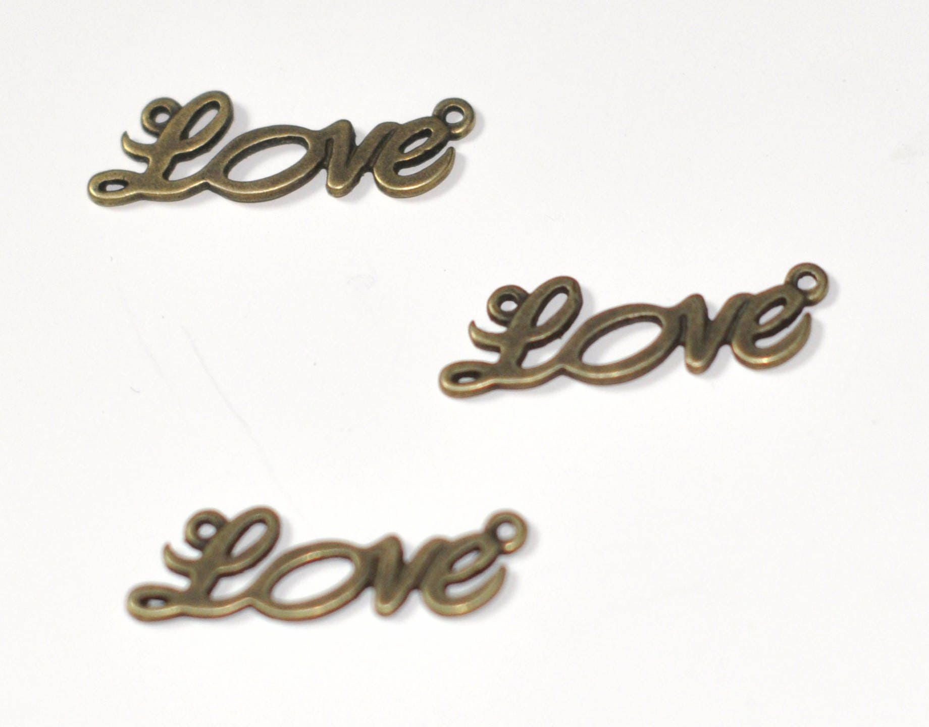 EP Pendentif LOVE bronze, fournitures créatives,pendentif bronze, breloque bronze,connecteur colliers, création bijoux,3cm