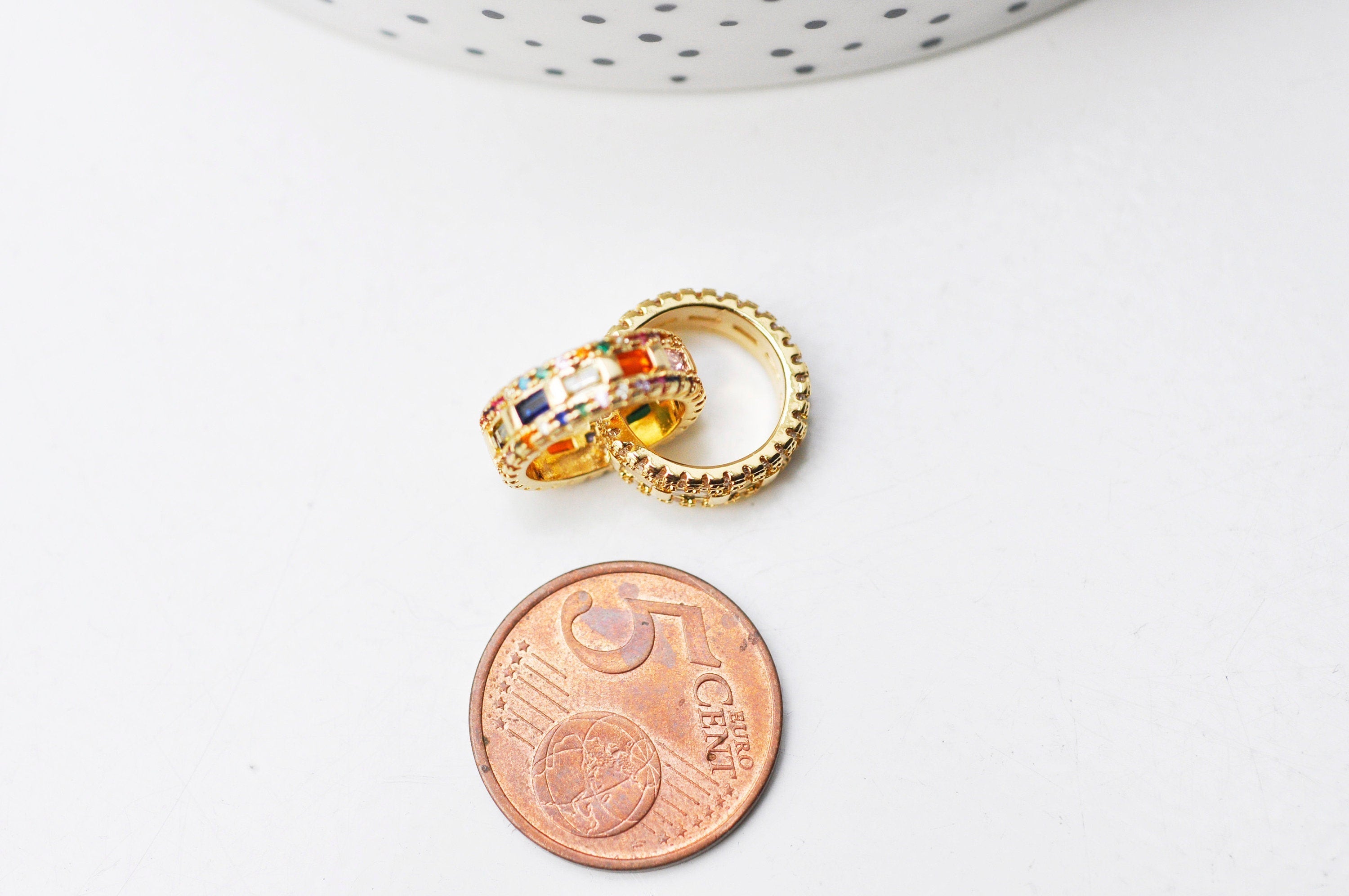 EP-Pendentif anneaux enlacés laiton doré cristal zircon coloré 15mm, x1 (G4745)