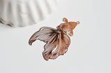 EP-Pendentif estampe filigrane poisson japonais laiton or rose 49x31mm, x 2 G3639