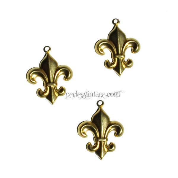 EP Pendentif fleur de lys grand en laiton