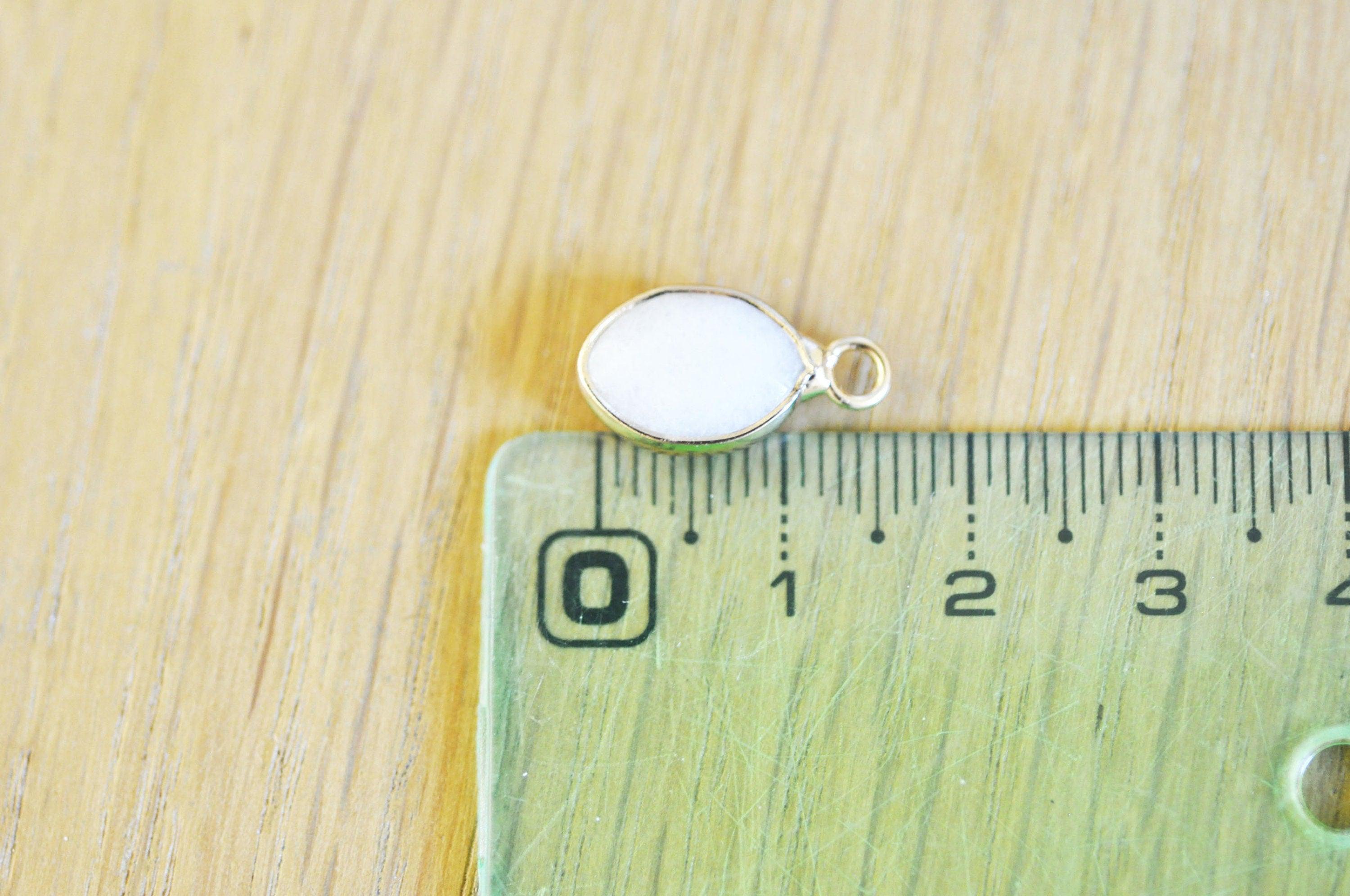 EP-Pendentif goutte jade blanc facettes,pendentif pierre,bijou pierre,pendentif pierre,jade blanc naturel,17mm, x1,G2790