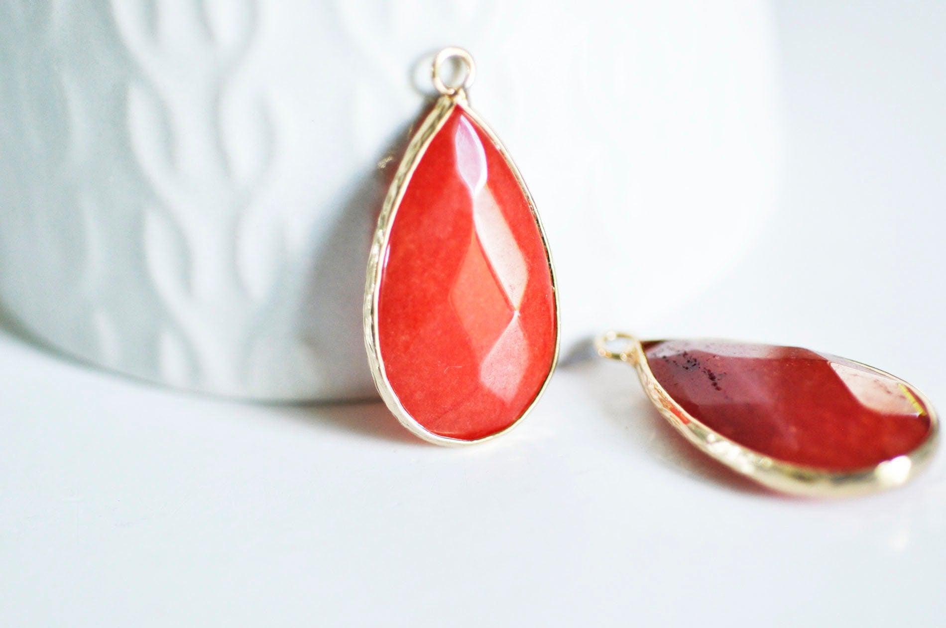 EP Pendentif goutte jade naturel rouge doré 33mm-G0794
