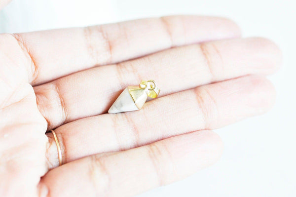 EP Pendentif howlite blanche jade noir 21mm x1 (G2620)