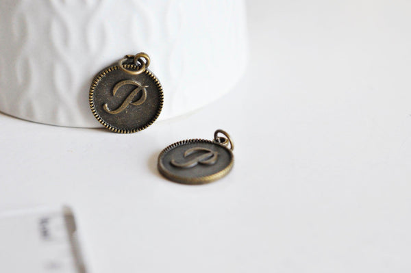 EP Pendentif médaille rondes initiale P, pendentif bronze, médaillon lettre, création bijoux,médaille lettre ,2.1cm-G1115 -