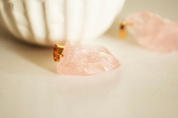 EP Pendentif quartz rose brut, fournitures créatives, pierre brute, création bijoux, pendentif doré, pierre naturelle, pendentif pierre, quartz