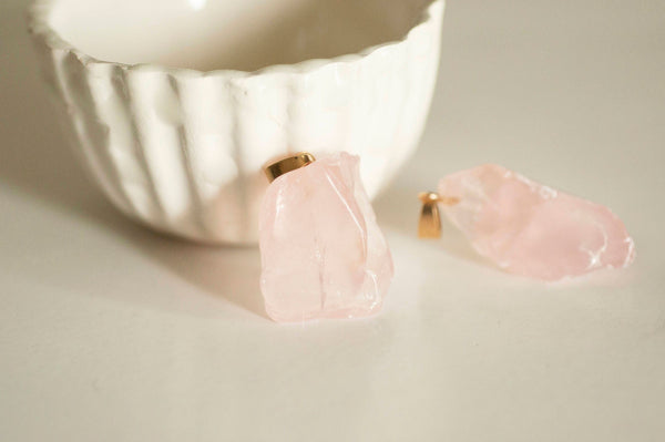 EP Pendentif quartz rose brut, fournitures créatives, pierre brute, création bijoux, pendentif doré, pierre naturelle, pendentif pierre, quartz