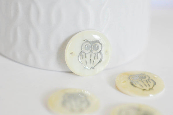 EP Pendentif rond nacre chouette, pendentif hibou,coquillage blanc,coquillage naturel,création bijoux,20mm,2 trous, les 10,G1077