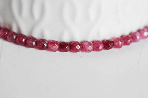 EP Perle agate naturelle teintée rouge magenta 4mm facettes, x1 fil de 35cm- G07