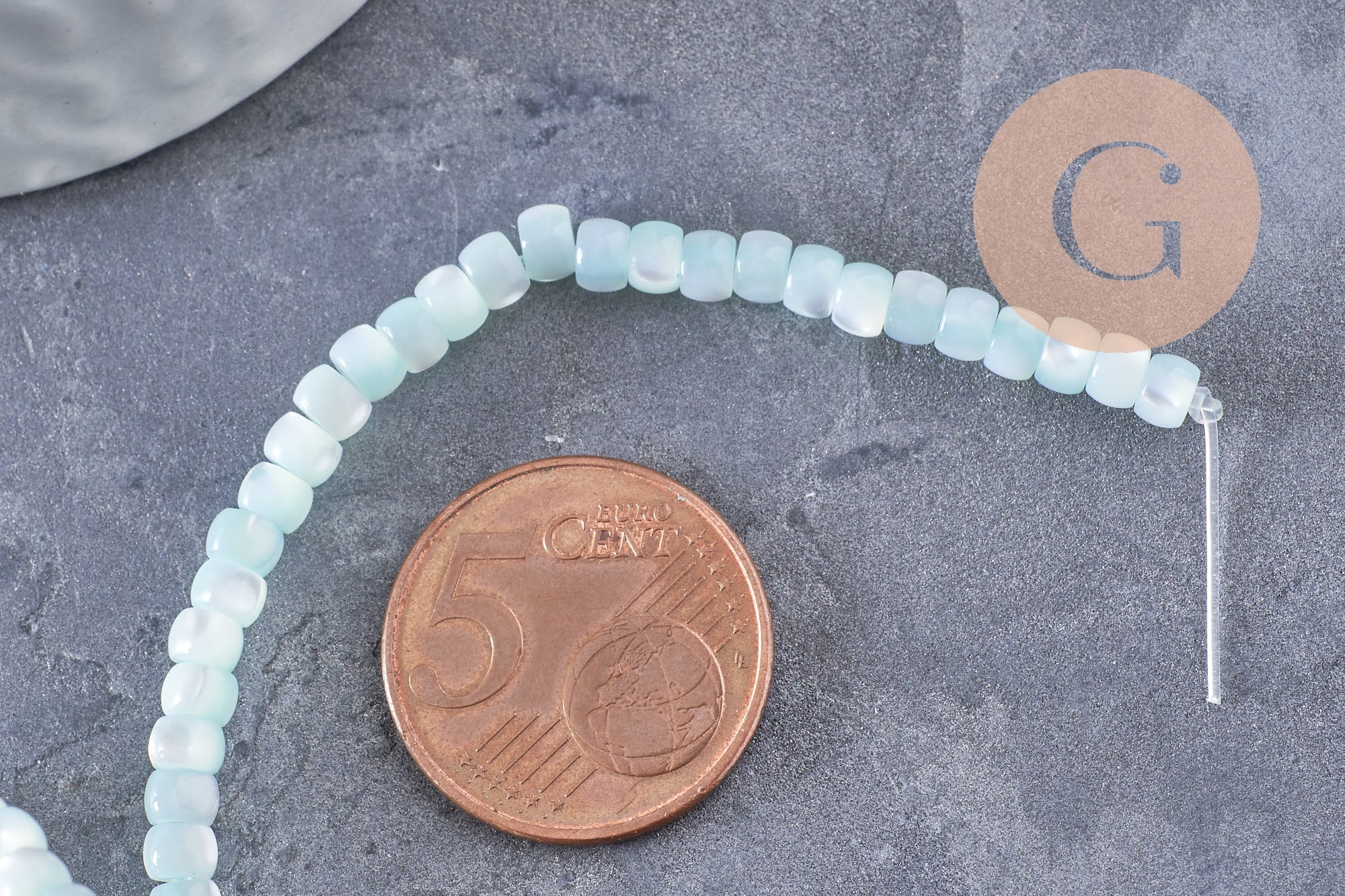 EP-Perle heishi nacre naturelle bleu turquoise pastel 3x4mm, x1 fil de 20 cm (G4774)