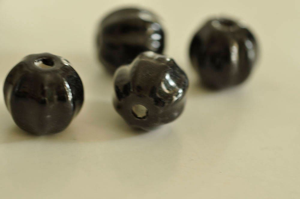 EP-Perle porcelaine noire striée 13mm, x5 G1888