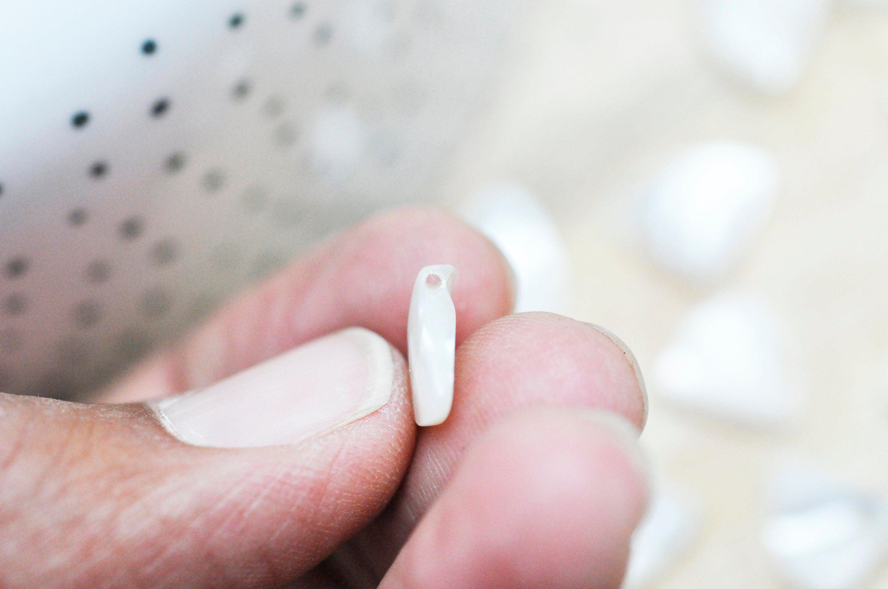 EP-Perle triangle nacre blanche naturelle doré,pendentif triangle nacre,coquillage blanc, bijou nacre 12mm, x1 G4498