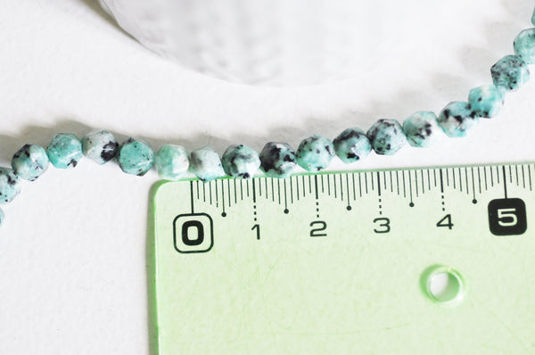 EP -Perles jaspe sésame facettes 6mm, x1 fil G2496