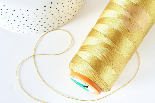 Fil doré polyester nylon à broder-couture-bijoux 0.5mm, x5 mètres (G8137)