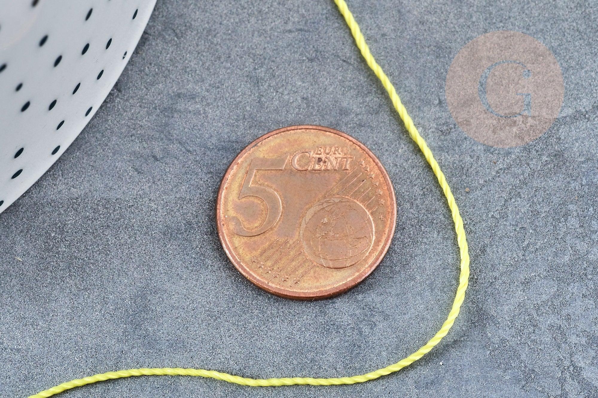 Fil nylon jaune nylon à broder-couture-bijoux 0.8mm , x10 mètres (G8313)