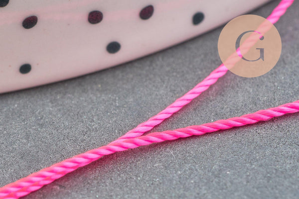 Fil rose fluorescent nylon pour broderie couture bijoux 0.8mm, x 10 mètres (G1748)