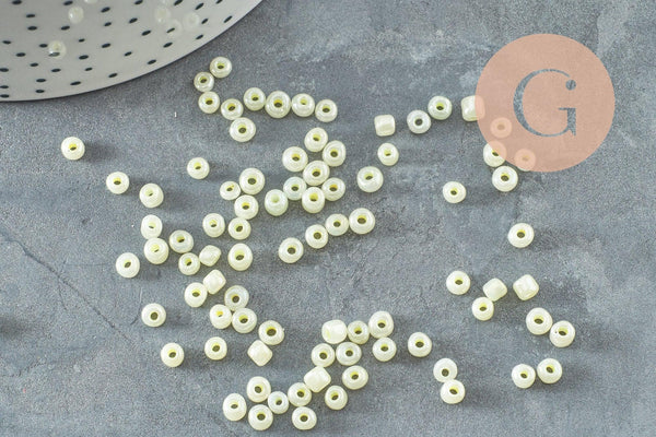 Grosses perles rocaille jaune clair, perles rocaille jaune, jaune opaque,perles verre, diamètre 4mm, lot 10Gr (G2081)