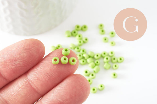 Grosses perles rocaille vert clair 4mm, x10 Gr (G1593)