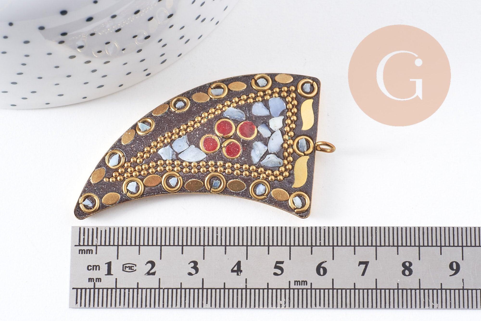 Pendentif Corne en laiton et pierres, pierre naturelle, pendentif doré, pendentif pierre, pendentif tibétain, 61mm, x1 (G3086)