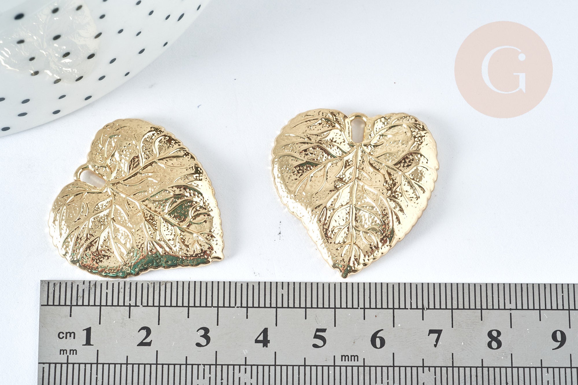 Pendentif Feuille zamac doré clair 31mm, x1 (G9059)