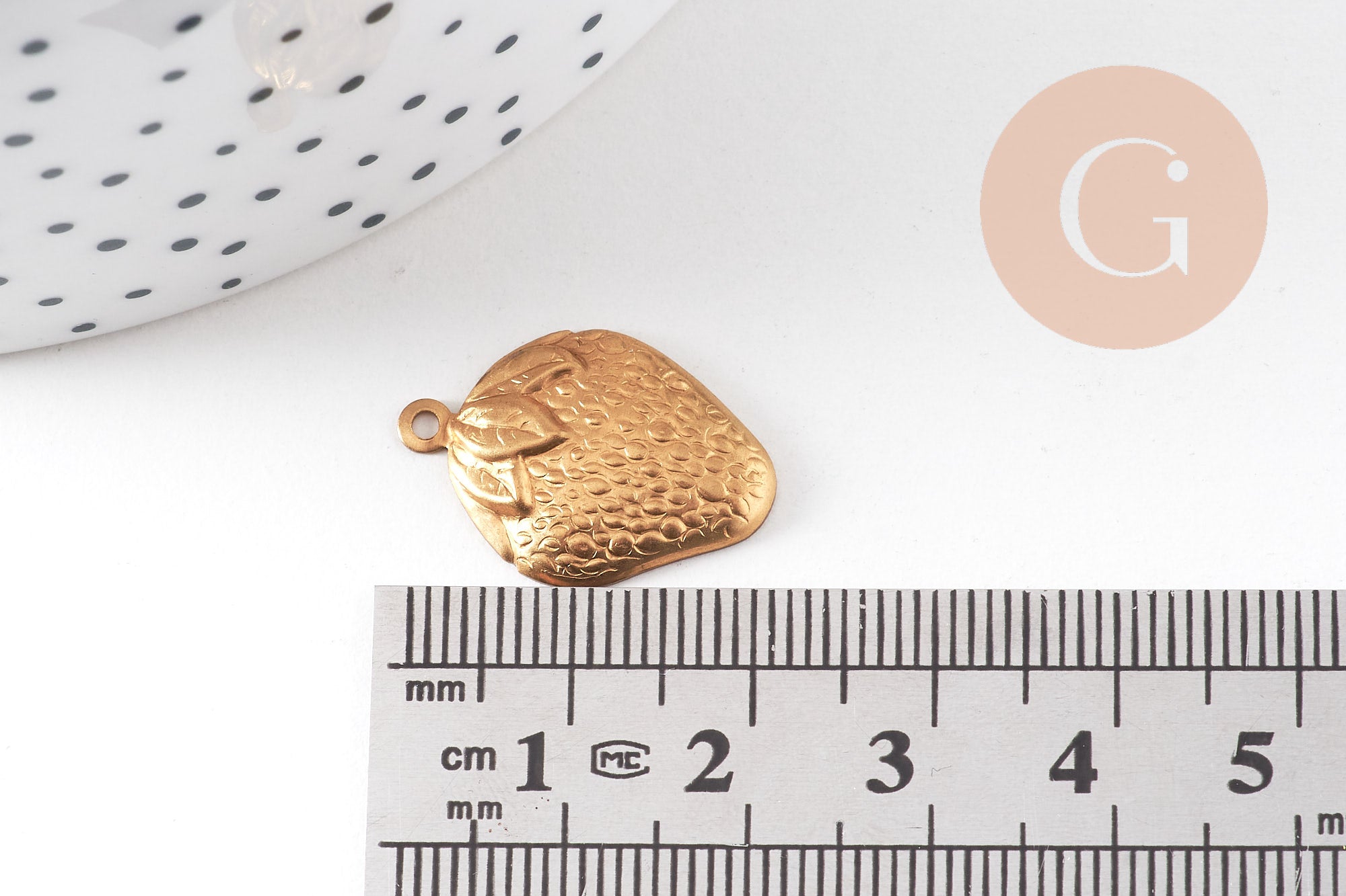 Pendentif Fraise en laiton brut 21mm, x1 (G2689)