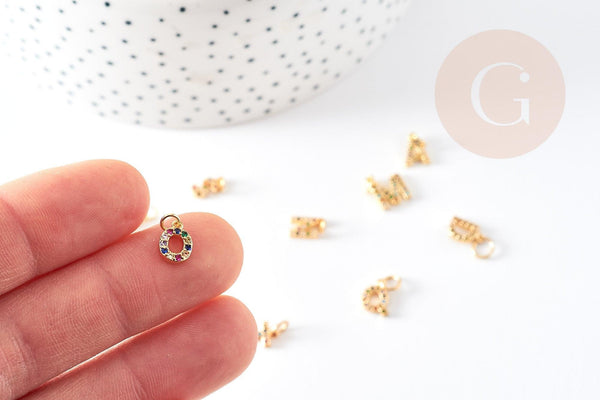 Pendentif Lettre laiton doré zircons colorés 8.5~9.5mm, x1 (G1570)