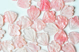 Pendentif acétate feuille rose paillettes, perles plastique,connecteur feuille plastique 15mm x10 (G4015)