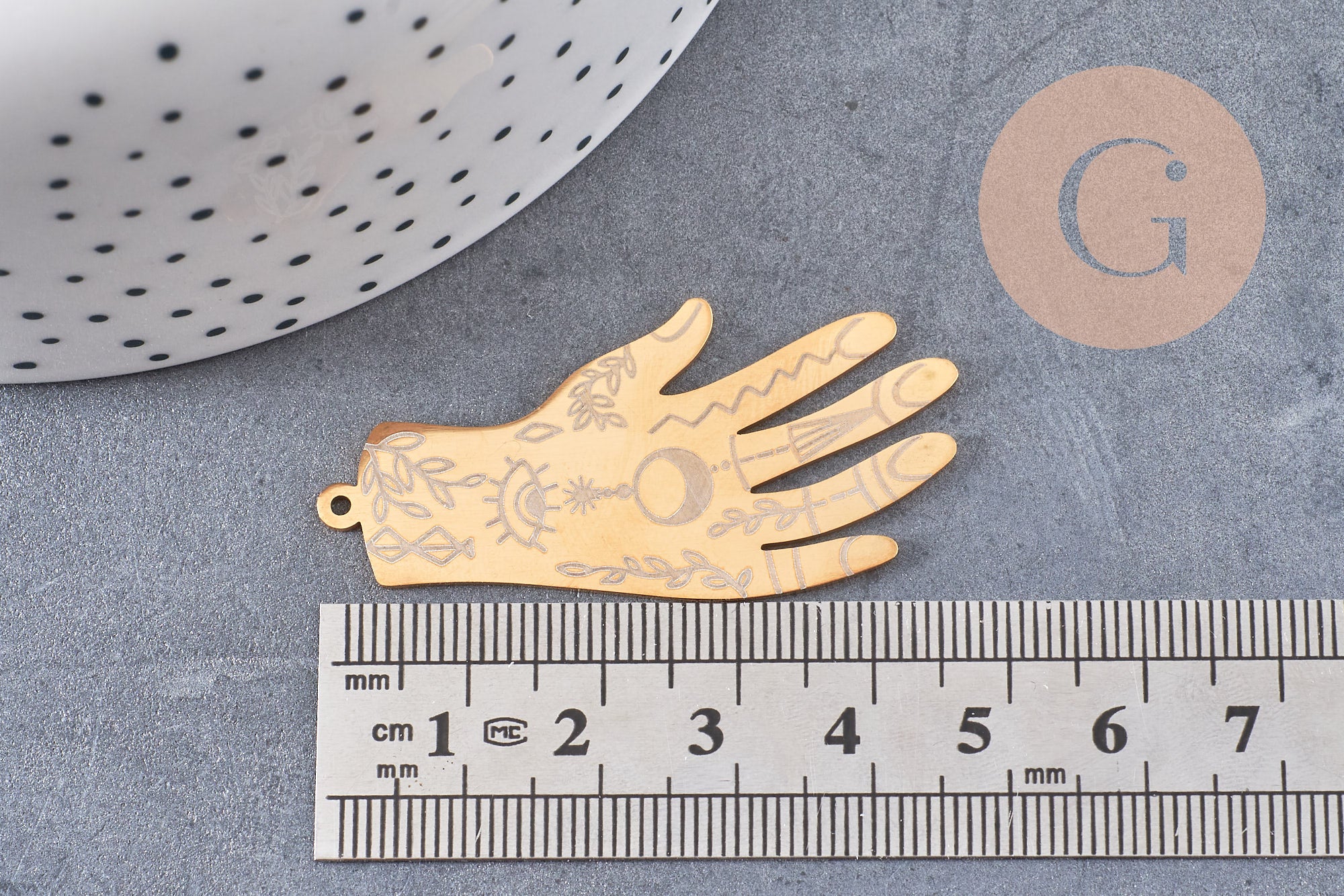 Pendentif acier doré main mystique 49mm,acier inoxydable doré sans libération de nickel,création bijoux chance, x1 G6243
