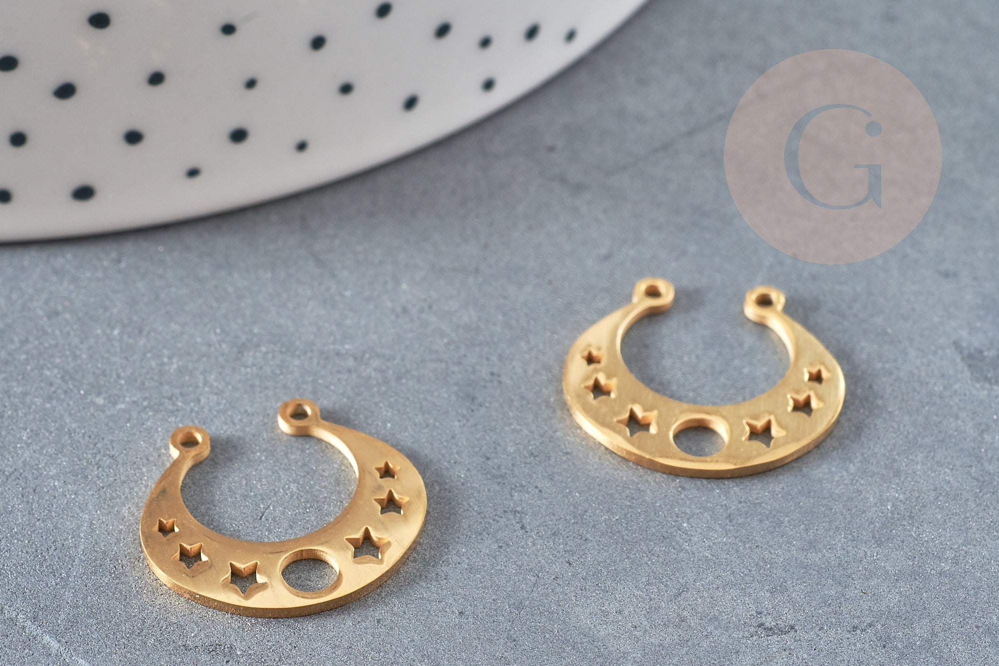 Pendentif acier doré torque lune et étoiles 19mm, breloque acier inoxydable doré résistant à l'eau x1 G5737