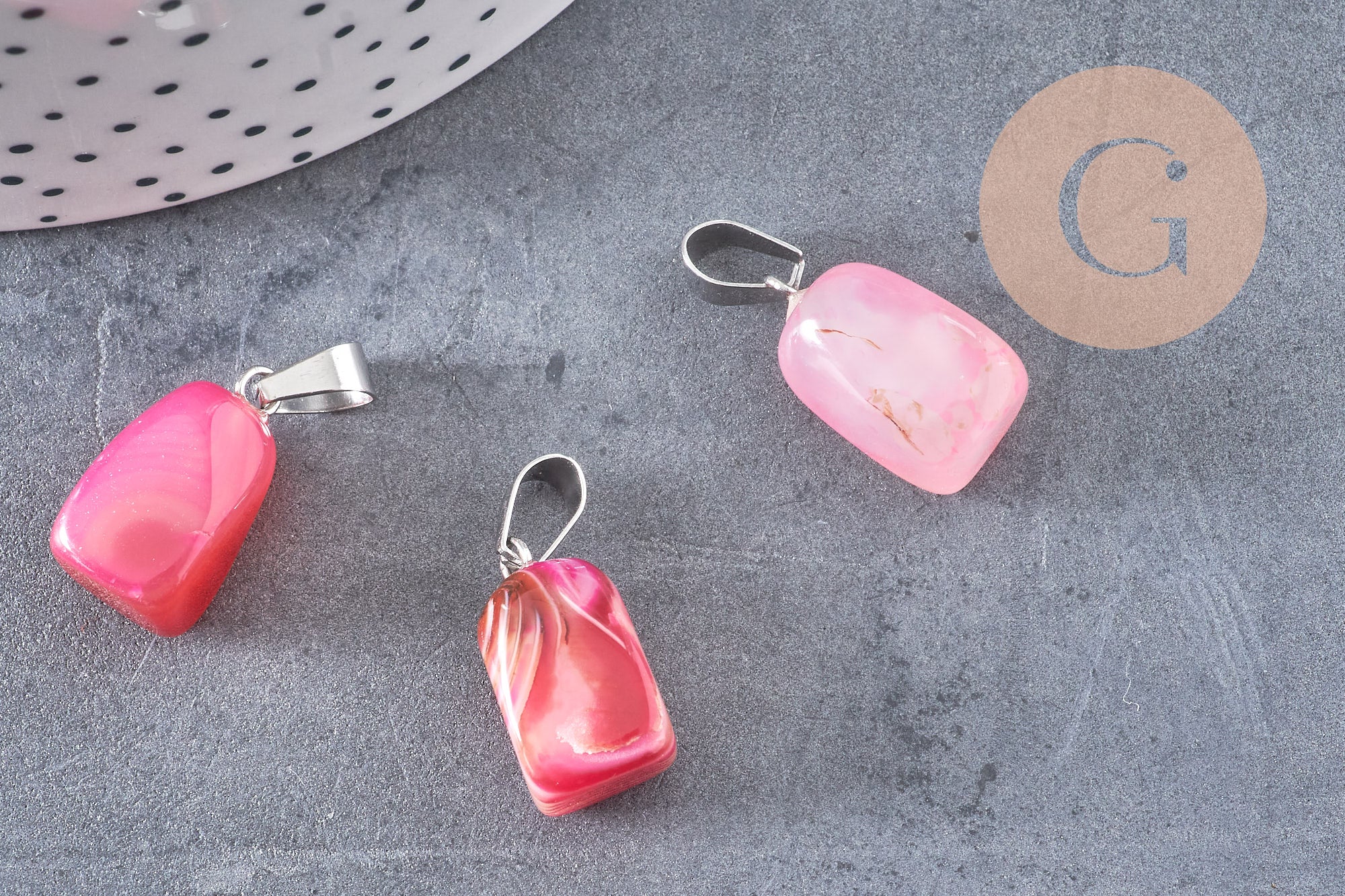 Collier Ethnique Sarah en Acier Doré et Pierre Naturelle 8mm - Agate Rouge Collier Ethnique Sarah en Acier Doré et Pierre Naturelle 8mm - Agate Rouge