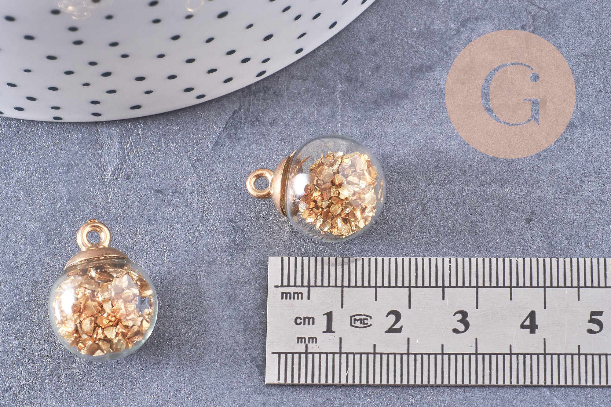 Pendentif bulle verre laiton et sable doré 21mm, médaillon transparent, création sautoir, pendentif vitrine, x1 (G1872)