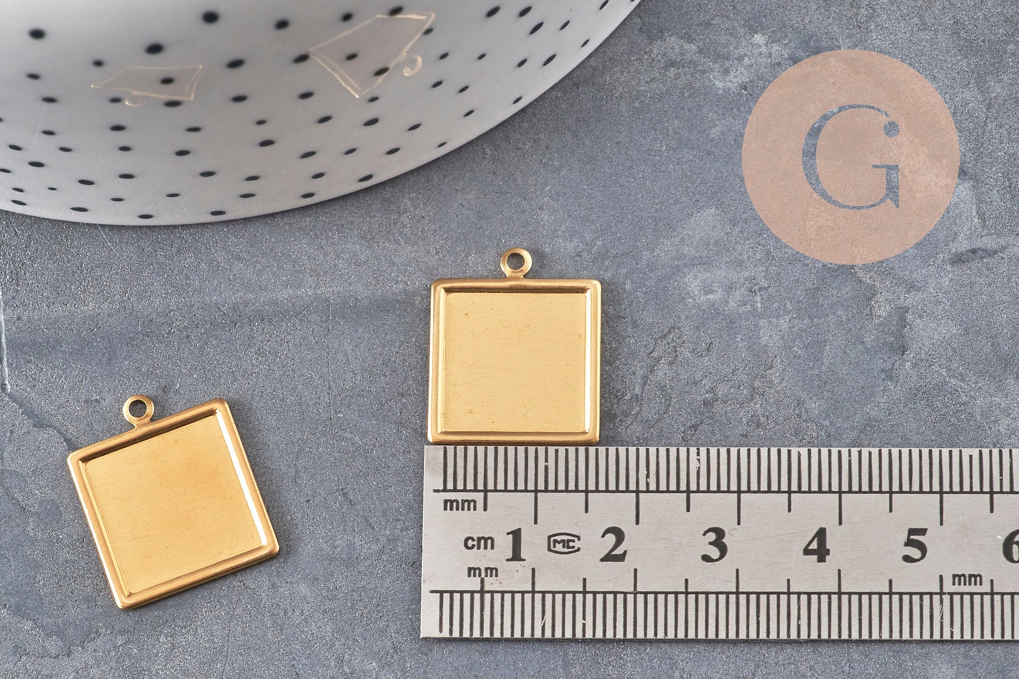 Pendentif carré cabochon laiton brut, x2 (G11038) VALIDE