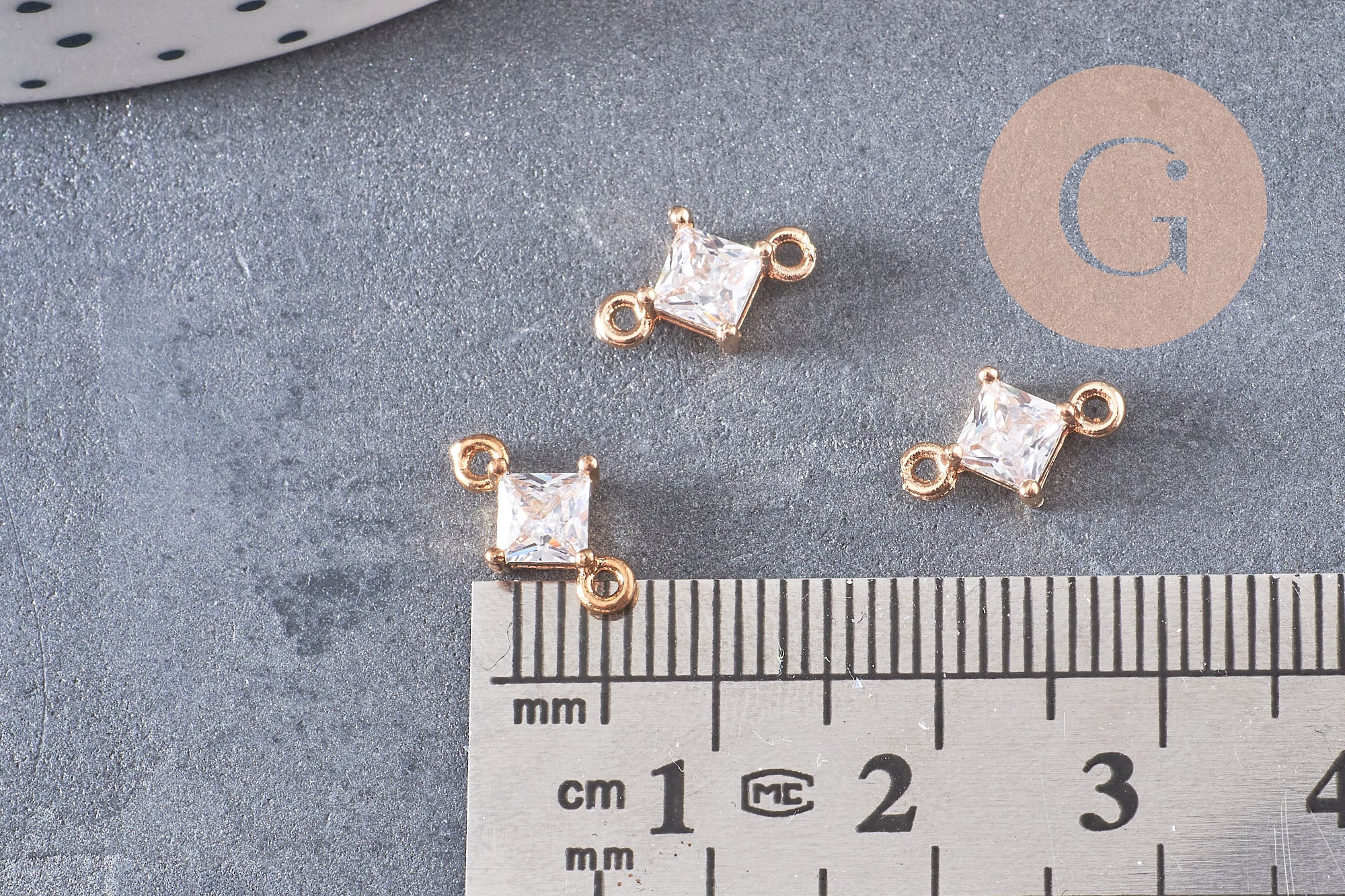 Pendentif connecteur carré en cristal laiton doré 11x7mm, x1 (G5891)