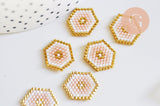 Pendentif connecteur hexagone rocaille MIYUKI TOHO rose blanc or 18x14mm,pendentif verre, x1 (G6251)