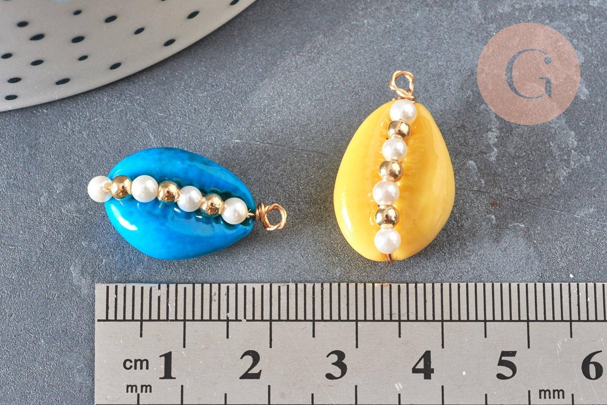 Pendentif coquillage cauri naturel peints décoré de perles nacrées, création bijou coquillage, 25-27mm, x5 (G3925)