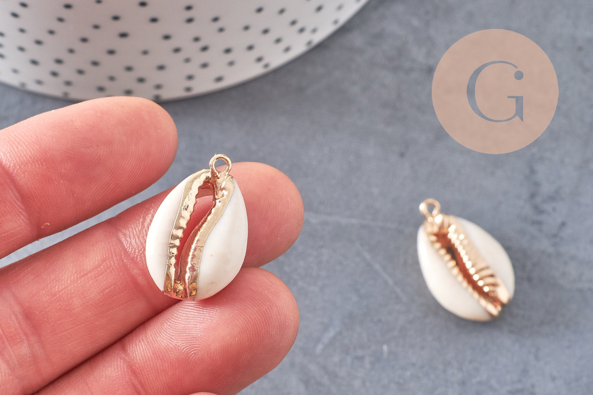 Pendentif coquillage cauri ouvert naturel doré, coquillage Conch bijou naturel, 23mm, x1 , G2296