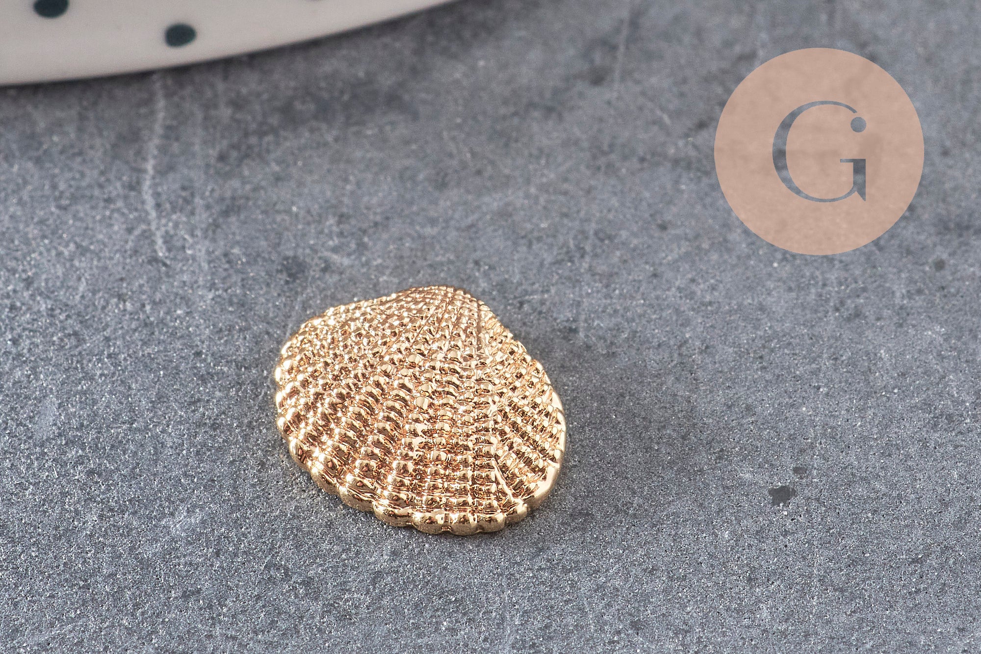 Pendentif coquillage doré 14K 13mm, x2 (G0664)