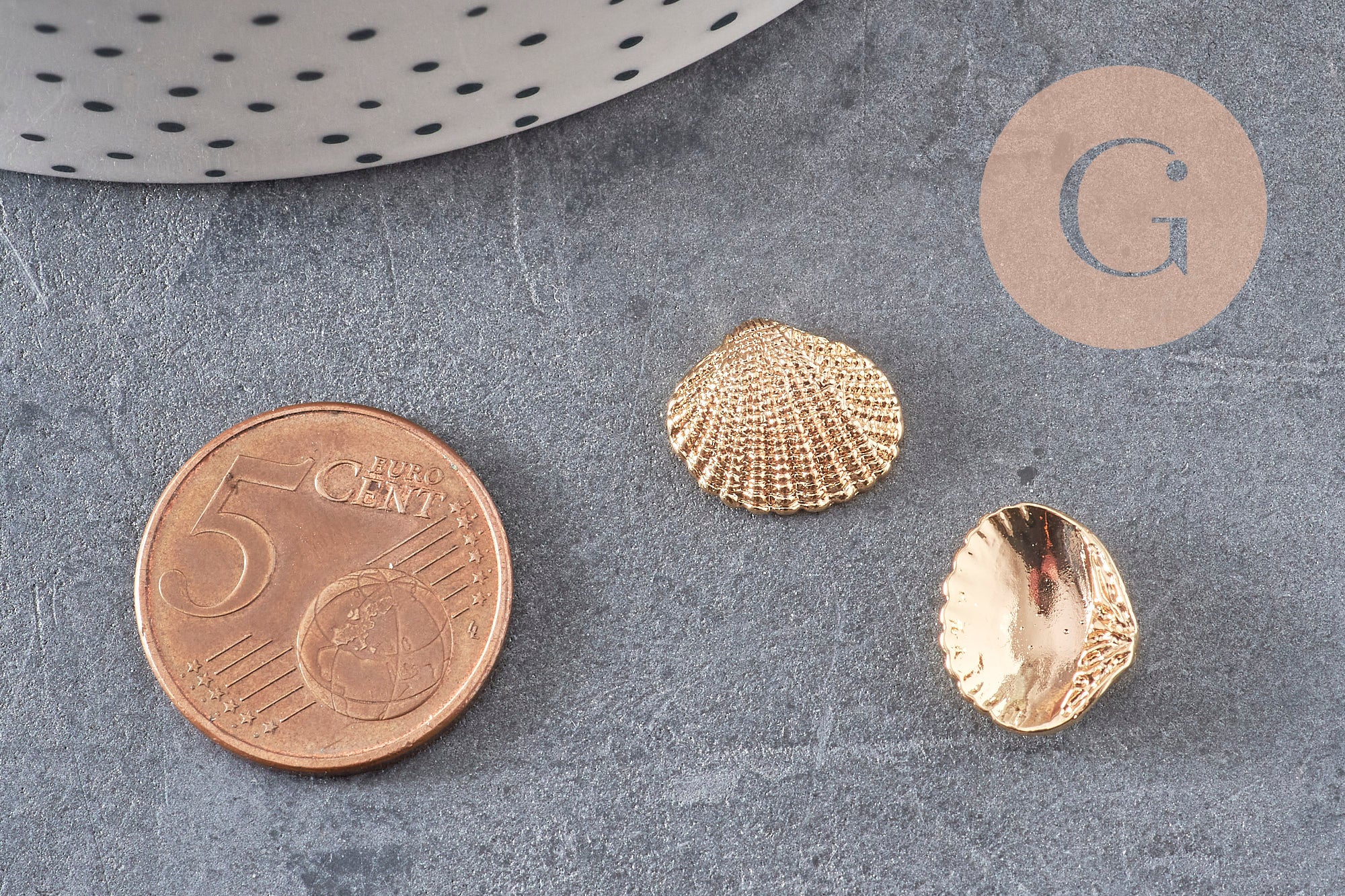 Pendentif coquillage doré 14K 13mm, x2 (G0664)