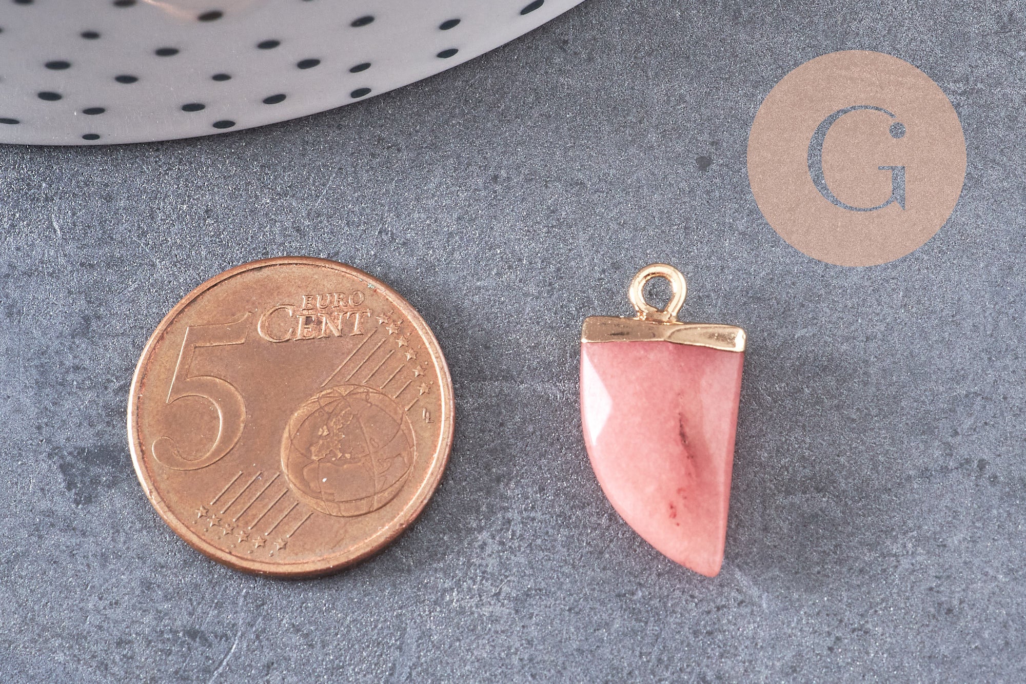 Pendentif corne jade rose corail, pendentif pierre, jade naturelle, pendentif jade,21mm, x1 (G0345)