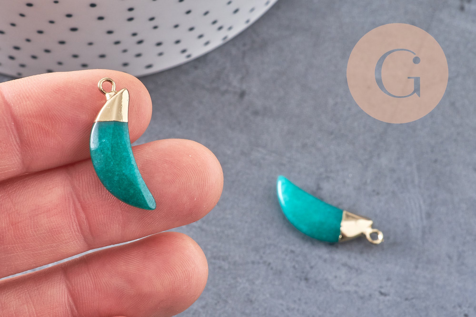 Pendentif corne jade turquoise,jade vert,pendentif pierre, jade naturelle,26mm, x1 (G0743)
