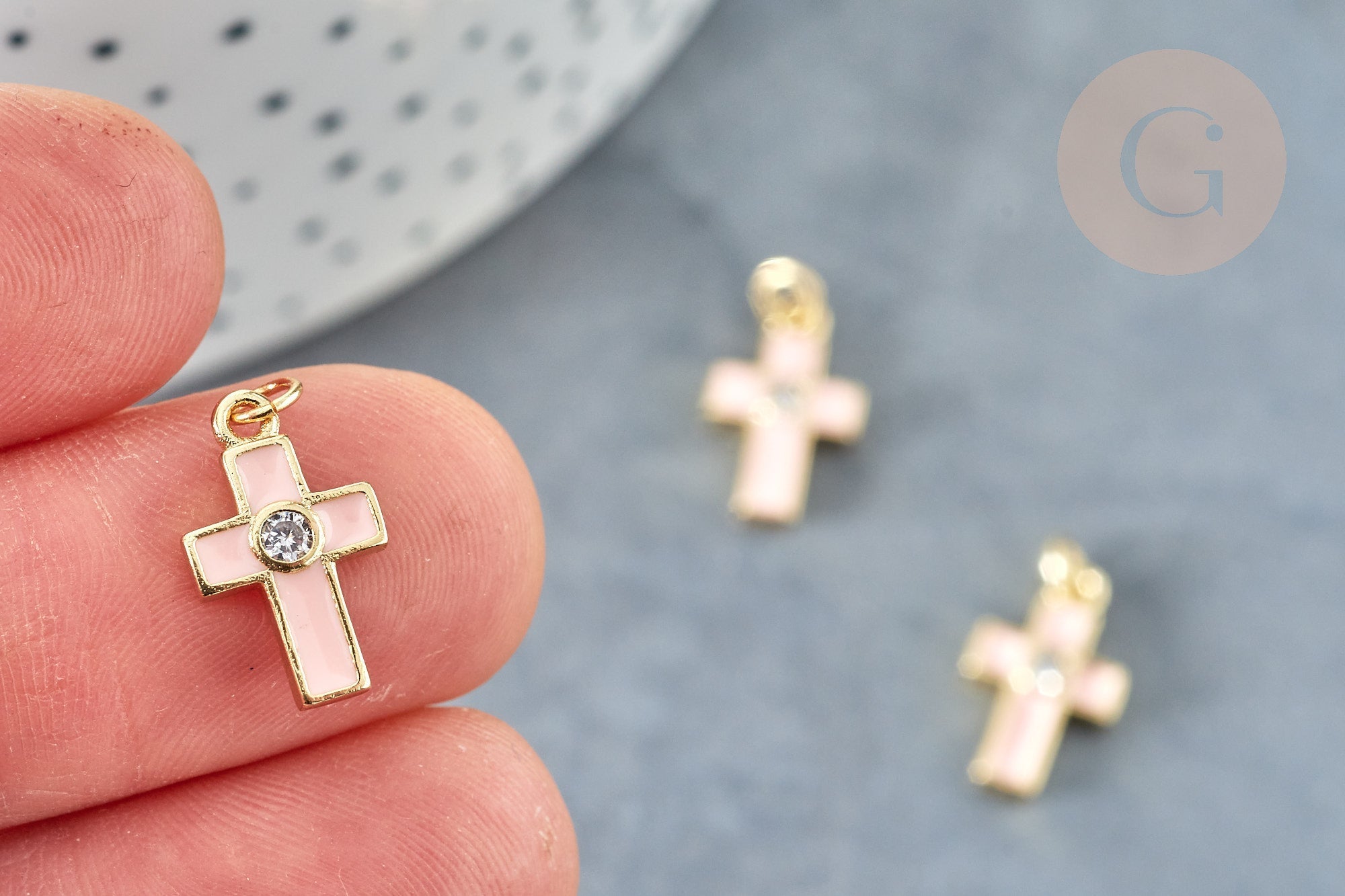 Pendentif croix zircon rond laiton doré émail rose 15mm,pendentif création bijoux religion, x1 G8331