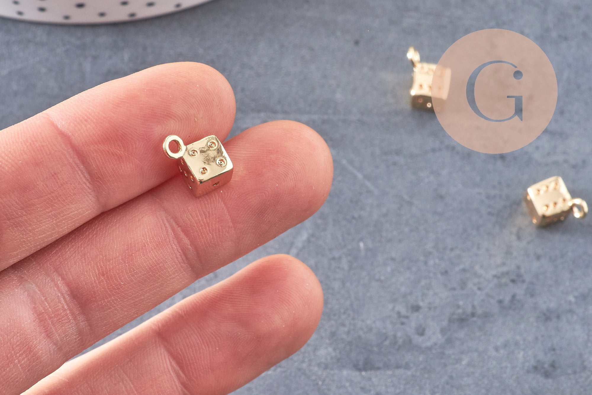 Pendentif dé 6 faces doré 18K et zircons 13.5mm, x1 (G4267)