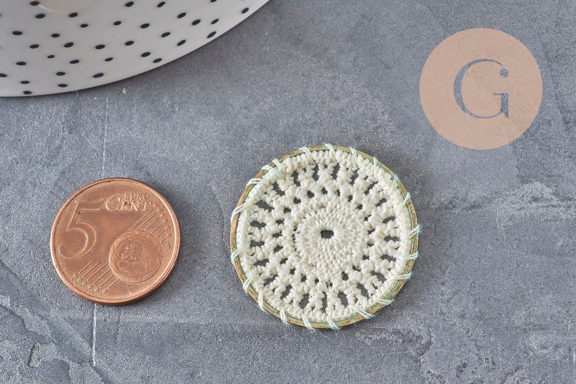 Pendentif dentelle crochet laiton 30mm x 5,30mm (G2301)