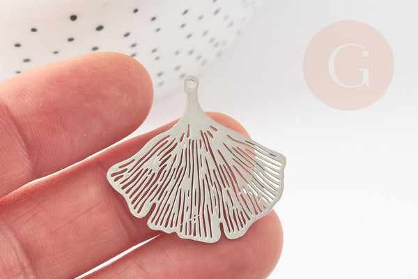 Pendentif estampe filigrane feuille gingko laiton argenté, Pendentif très fin et léger ,30x33mm, x2 (G5151)