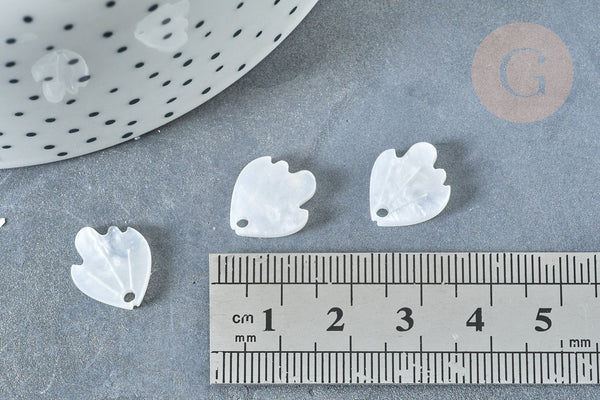 Pendentif feuille acétate résine blanc crème 15mm, x5 (G8430)