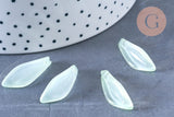 Pendentif feuille verre vert clair 25.5mm ,pendentif verre pour création bijoux,x 10 G6568